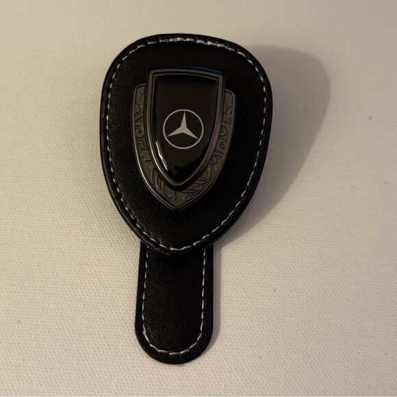 Mercedes Sunglass Holder for Car with Logo Black PU Leather NWT - Picture 4 of 10